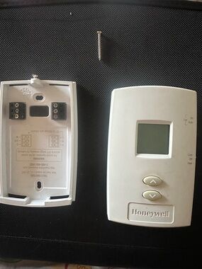 Honeywell White Digital Wall Thermostat